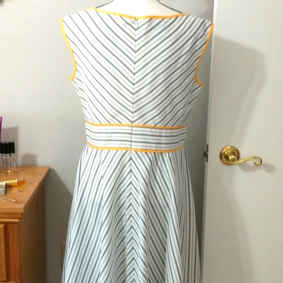 New London style ladies dress size 12 gray white with yellow trim - Picture 4 of 9